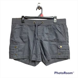 Old Navy low rise drawstring shorts with lots of pockets size Large